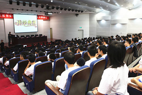 北航创管院2012级开学典礼－新生观后感